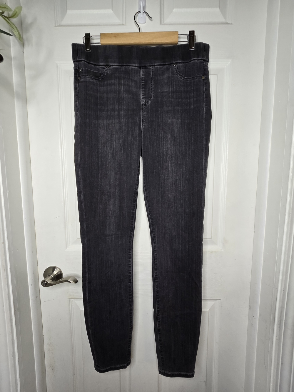 Liverpool Los Angeles The Skinny Pull On Jeans Size 10 30 Meteorite Wash Gray